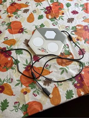 Disney Infinity Hex USB Game Base in White and Gray